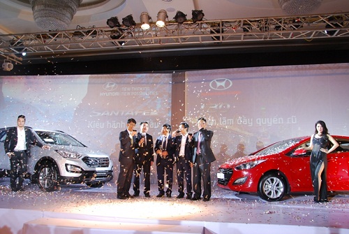Ra mắt Hyundai Santa Fe và i30 mới tại Việt Nam