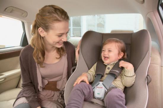 Ghế ngồi cho trẻ thế nào mới an toàn trên xe hơi? 2