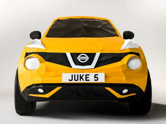 xe Nissan Juke ghép từ 2.000 mảnh giấy 1