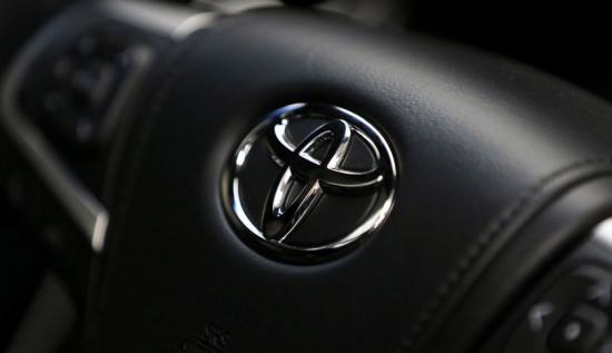 Hãng xe Toyota bắt tay Ford “chống lại” Apple, Google