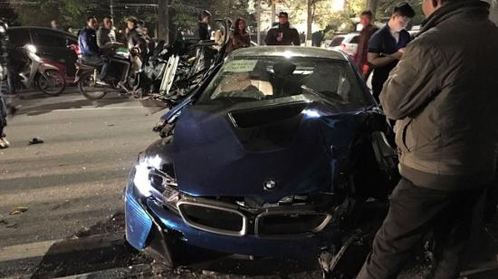 Xe BMW i8 tai nạn 