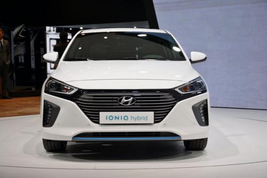 Hyundai Ioniq Prius-fighting2