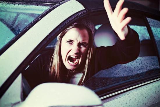 Phụ nữ dễ tức giận khi lái ô tô 