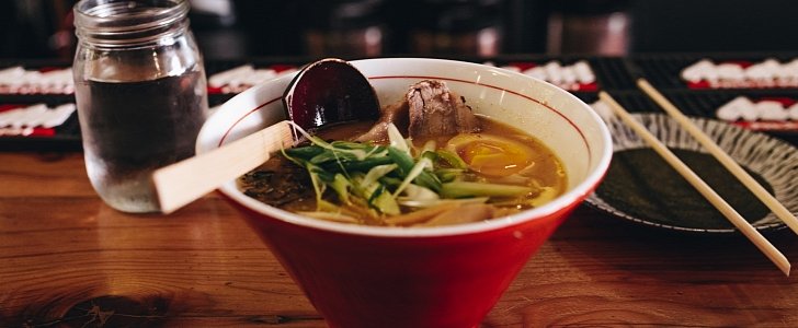 Nhật Bản “dụ” người cao tuổi bỏ lái xe bằng…đồ ăn