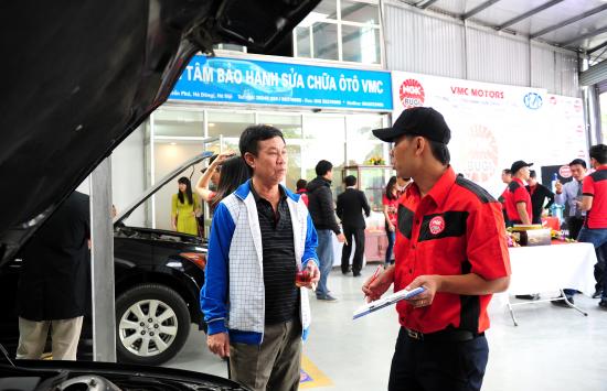 NGK Việt Năm chăm sóc bugi ô tô miễn phí 7
