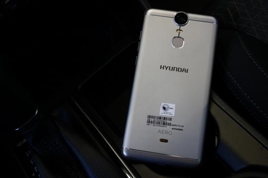 Điện thoại Hyundai Aero Plus 1