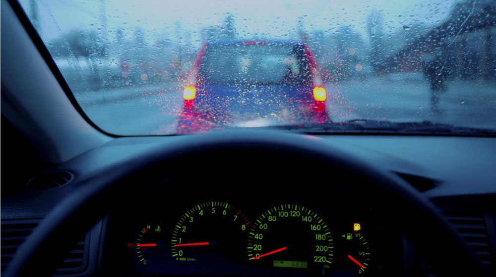 Bảo vệ xe trong điều kiện mưa phùn