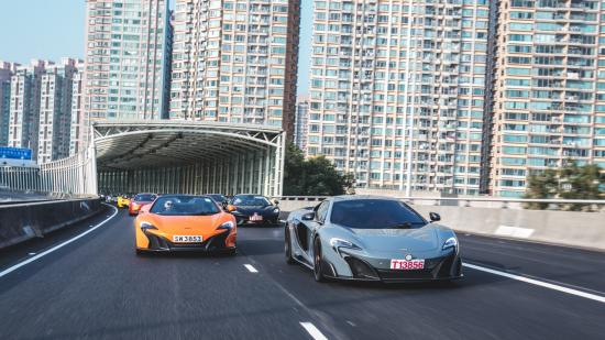 Siêu xe McLaren diễu hành chào năm mới 5