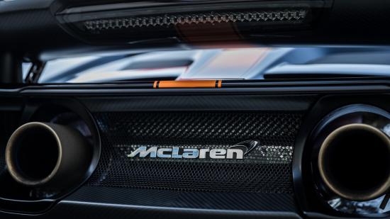 Siêu xe McLaren diễu hành chào năm mới 8