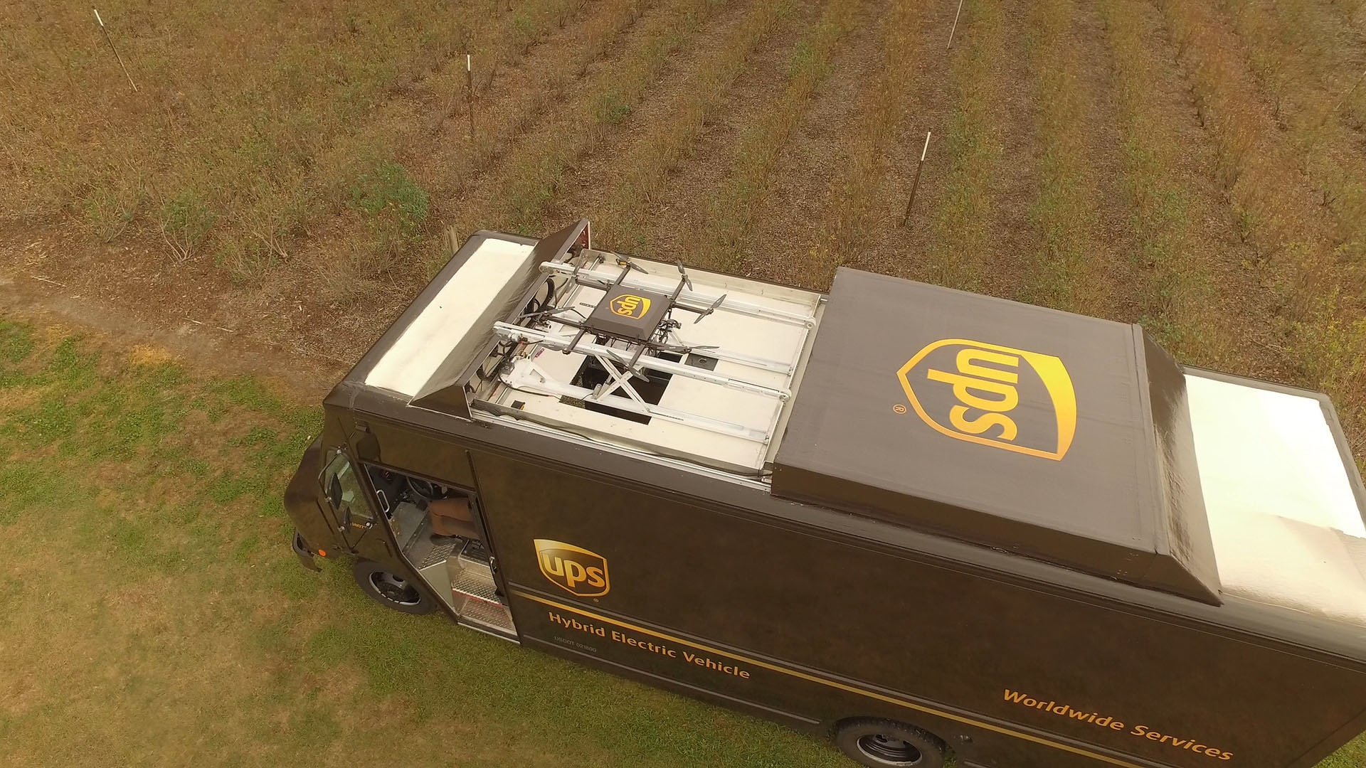 UPS thử nghiệm giao hàng bằng UAV gắn trên xe