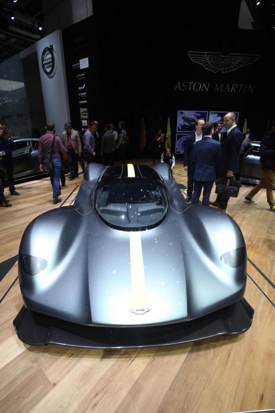 Siêu xe Aston Martin Valkyrie 1