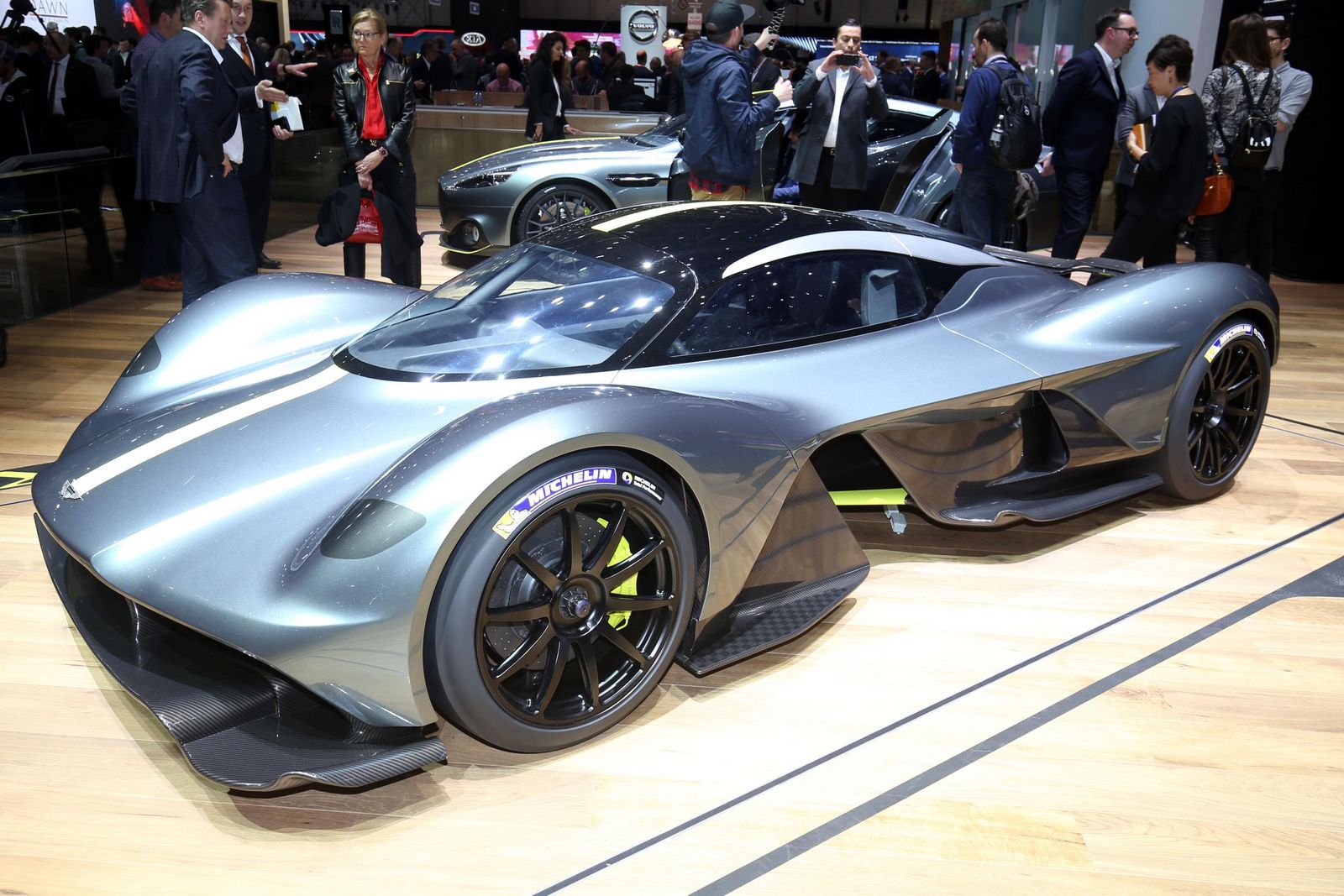 Aston Martin tung siêu xe triệu đô khiến đối thủ “dè chừng”