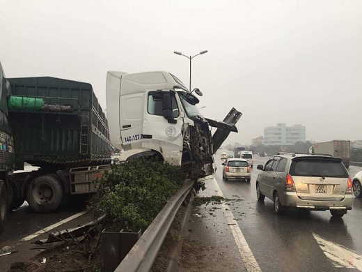 Tai nạn giao thông cầu Thanh Trì 