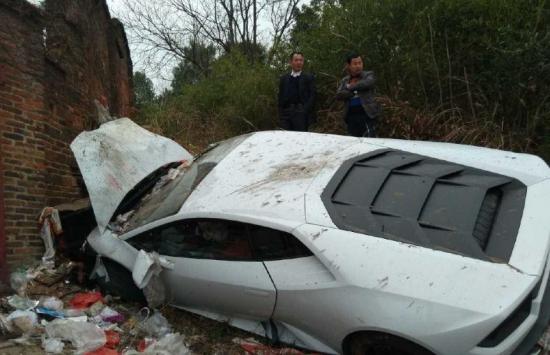 Siêu xe Lamborghini Huracan LP610-4 gặp tai nạn 