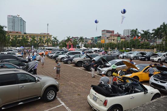 Chợ Xe Cuối Tuần đầu tiên ở Hà Nội
