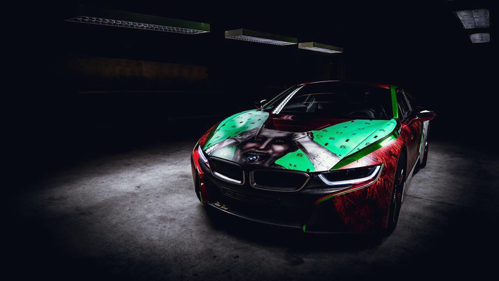 BMW i8 phong cách Joker “Biệt đội cảm tử”