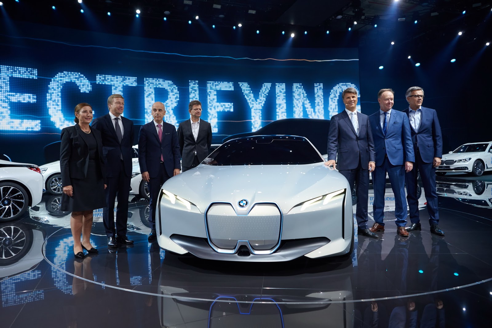 Frankfurt Motor Show 2017: BMW ra mắt xe điện đối đầu Tesla Model 3