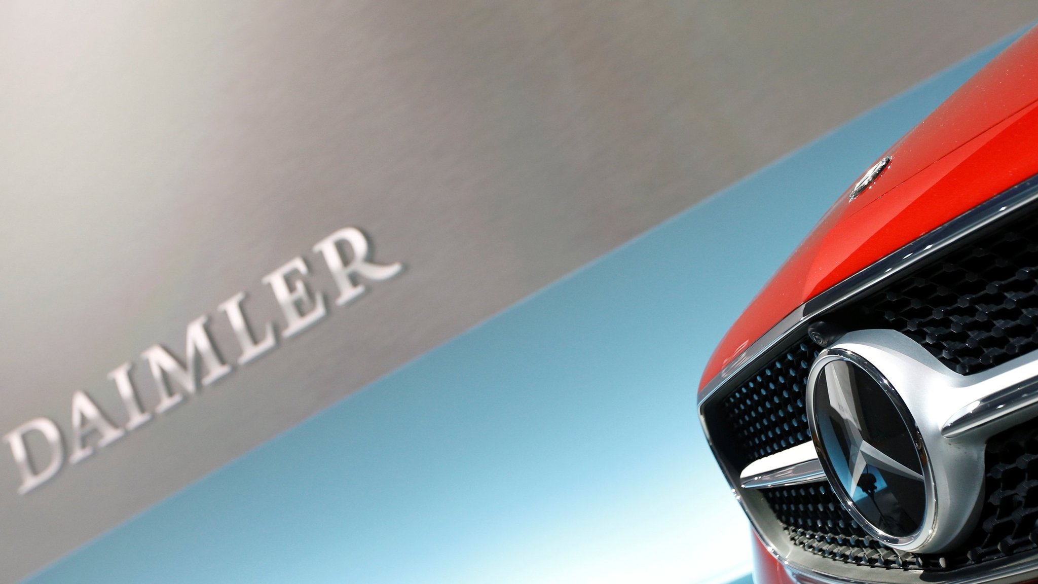 Uỷ ban EU lục xét văn phòng Daimler và Volkswagen trong vụ gian lận "khí thải"