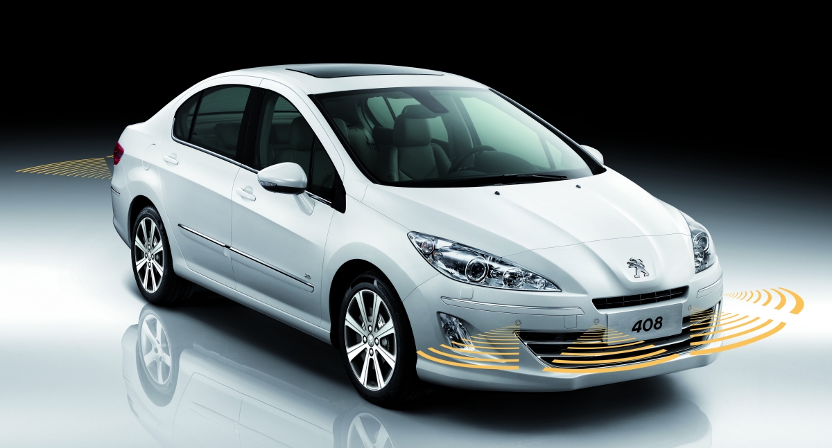 Sedan Peugeot 408 Premium giảm giá 30 triệu đồng