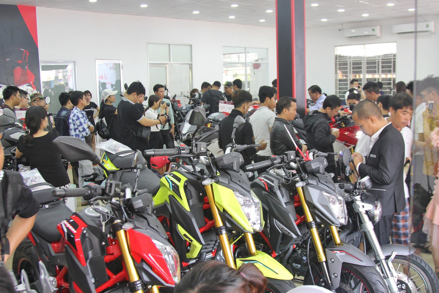 Khai-truong-showroom-mo-to-Thai-Lan-GPX-Racing-dau-tien-tai-Sai-Gon-anh-2