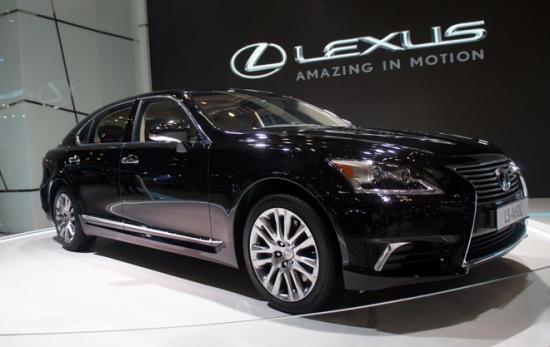 Lexus tăng giá