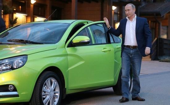 Tổng thống Nga Putin lái xe giá rẻ 2