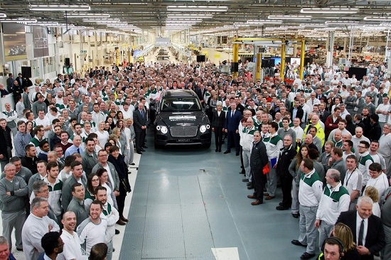 Bentley Bentayga đầu tiên xuất xưởng