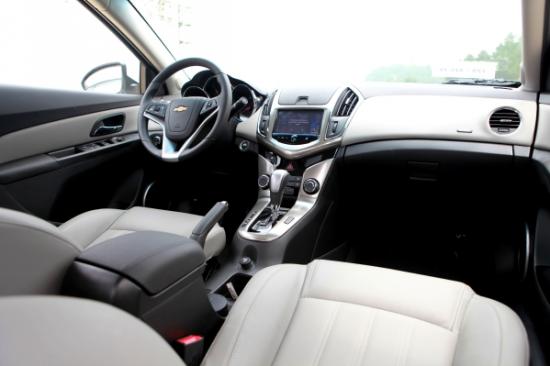 Chevrolet Cruze 2015 giá rẻ chất lượng cạnh tranh 3