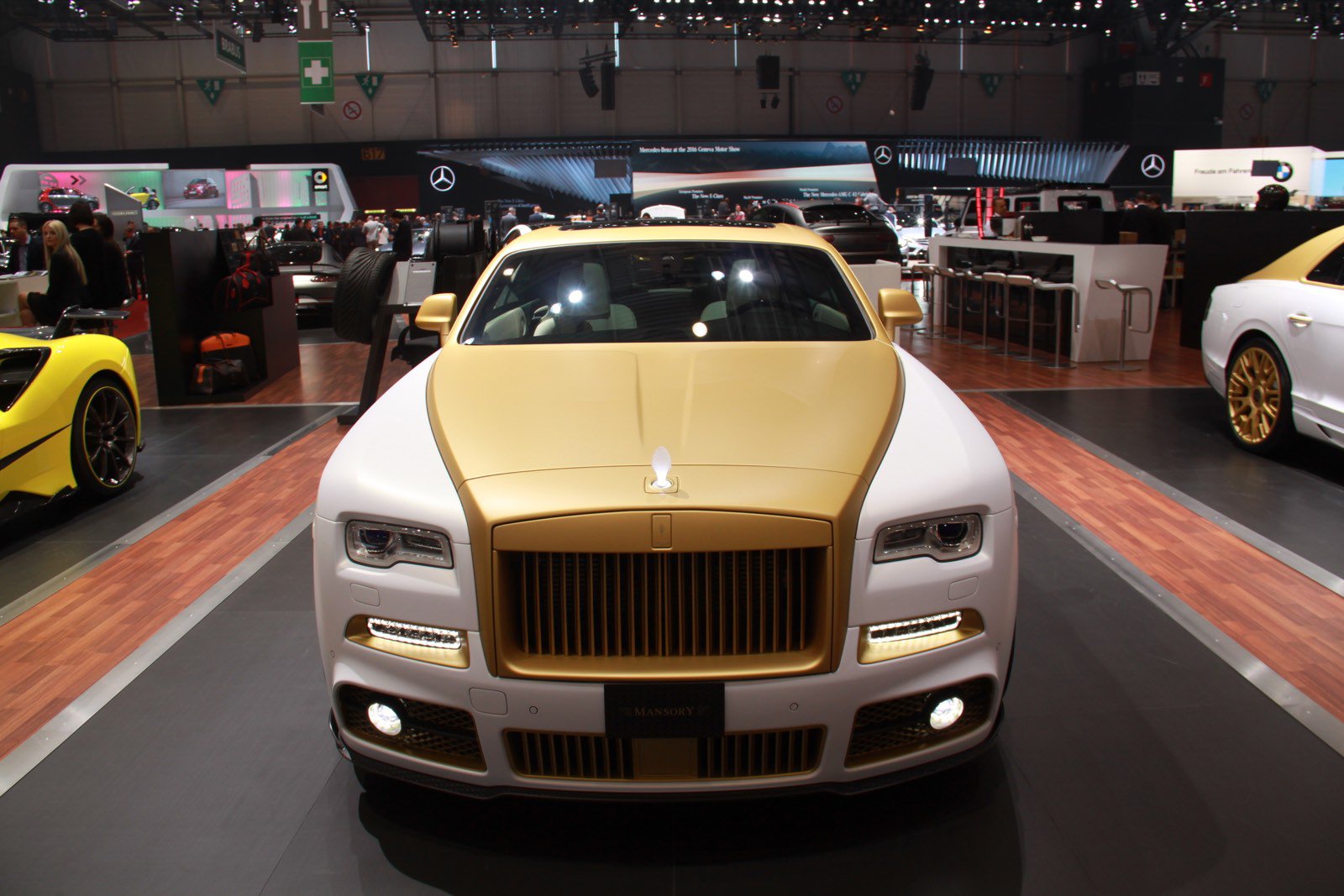 Rolls-Royce mạ vàng 2