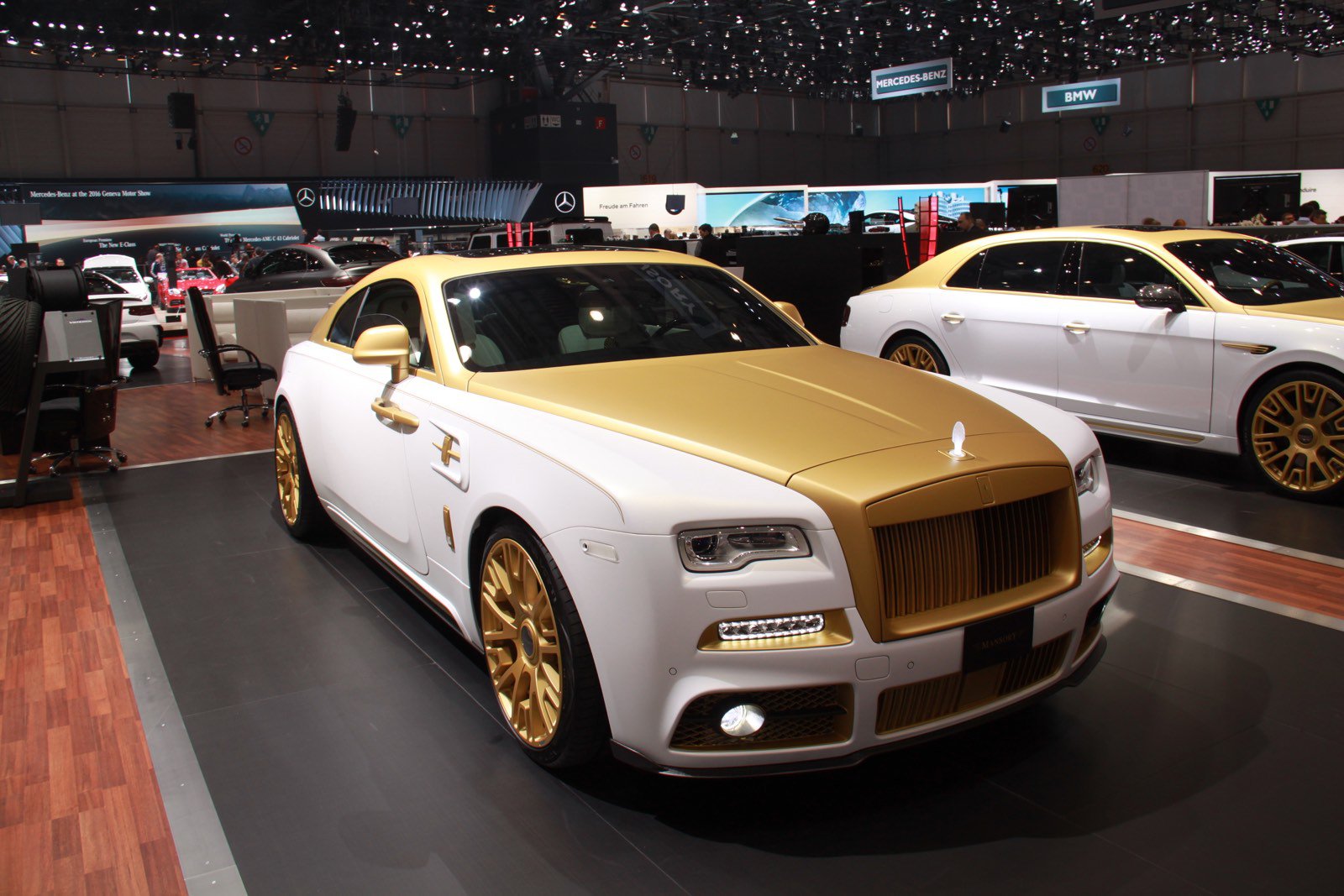 Rolls-Royce mạ vàng 4
