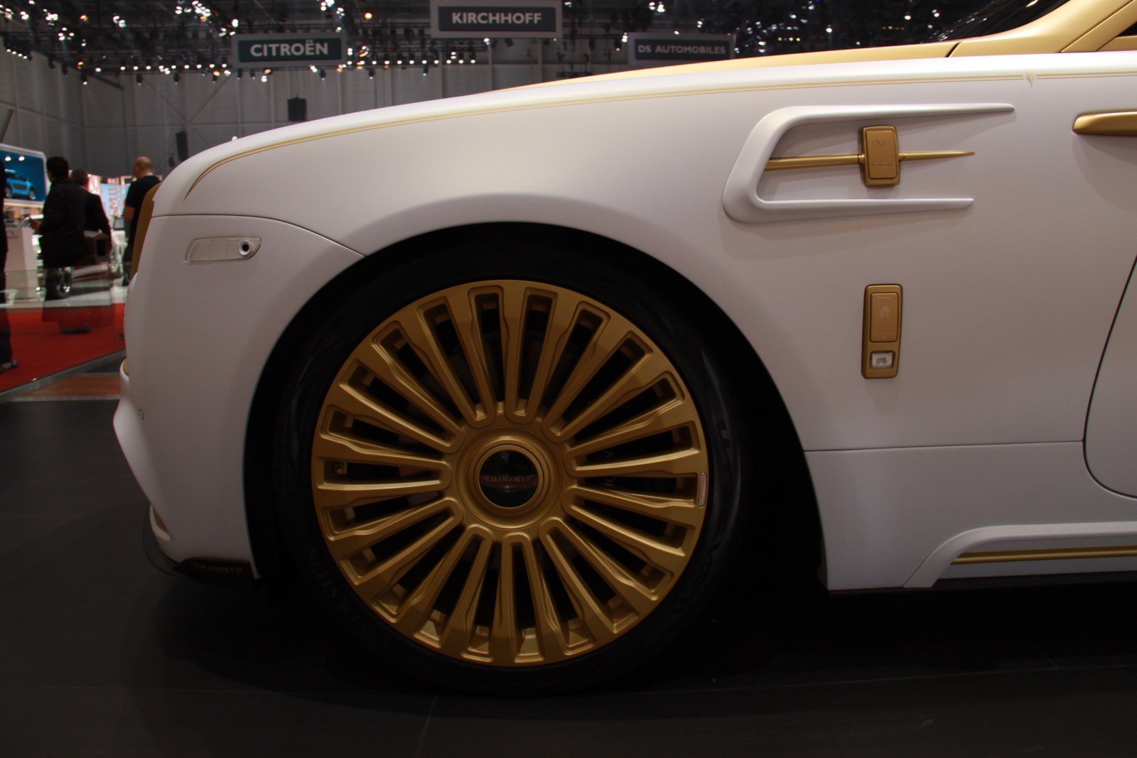 Rolls-Royce mạ vàng 16
