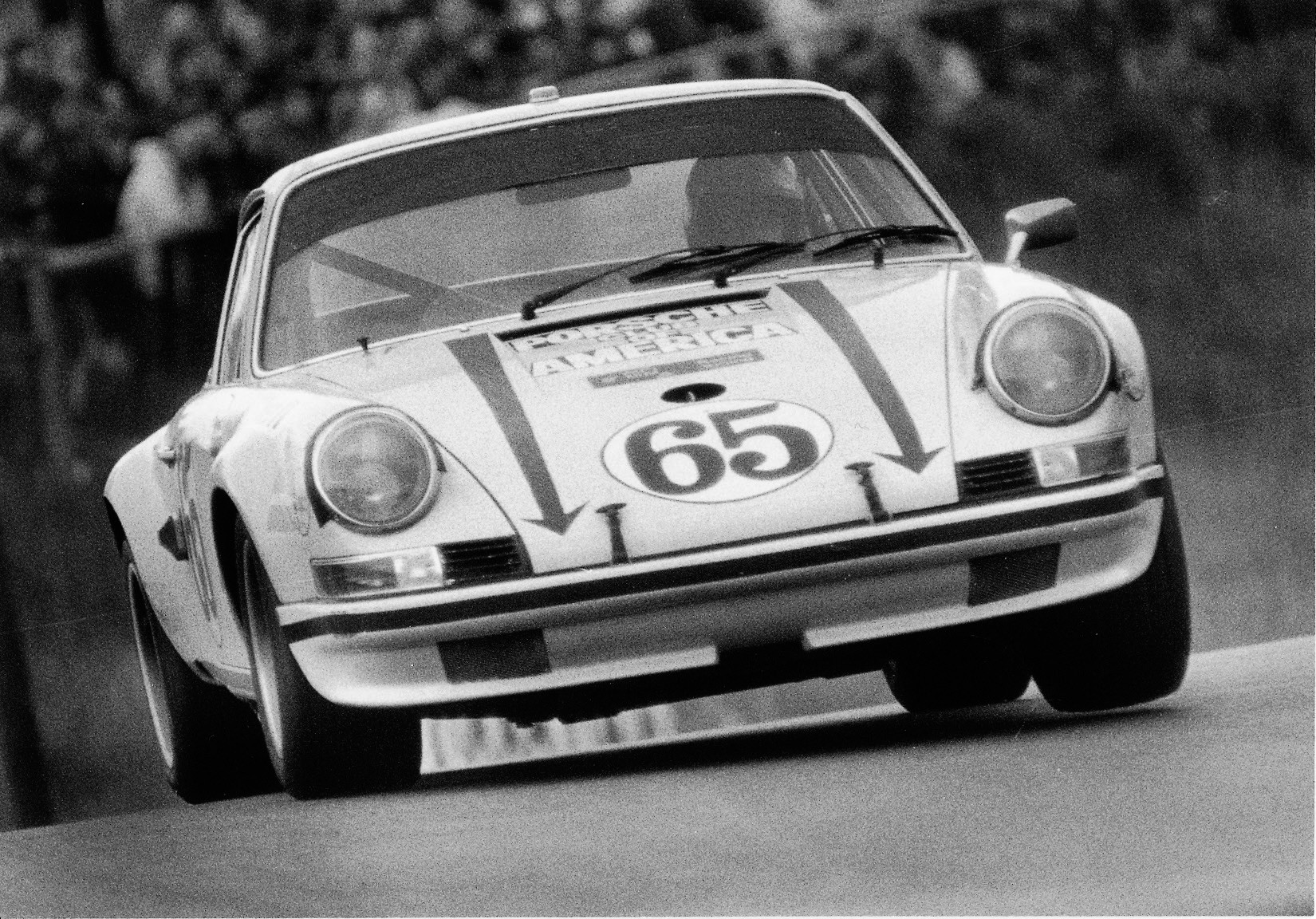 Porsche phục hồi xe đua cổ 911 4