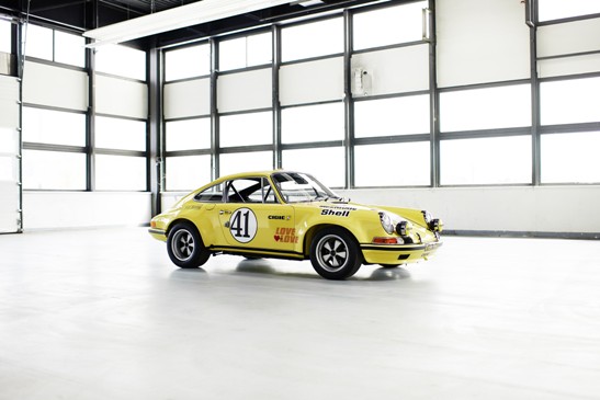 Porsche phục hồi xe đua cổ 911