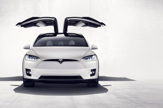 Tesla Model X bị triệu hồi