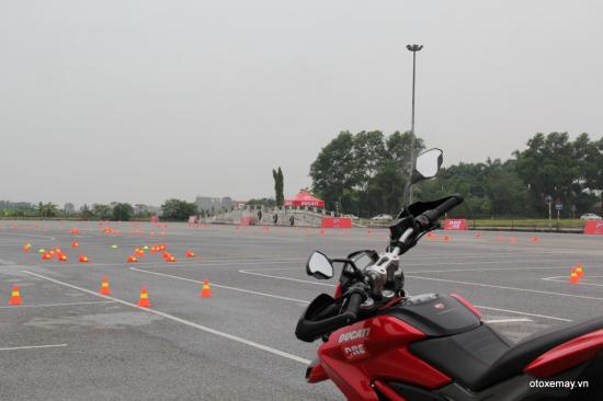 Ducati “quần thảo”  ở Hà Nội