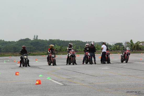 Ducati “quần thảo”  ở Hà Nội