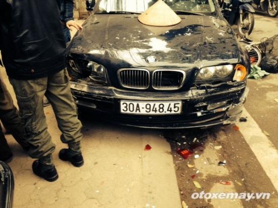 Xe BMW gây tai nạn1