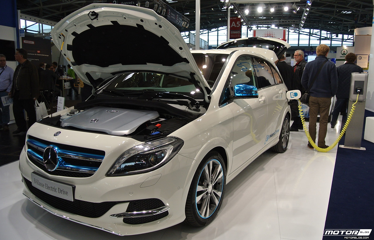 Daimler bắt đầu thử nghiệm sạc không dây cho xe