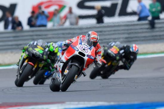 MotoGP 2015: Chiến thắng được quyết định ở góc cua cuối 11