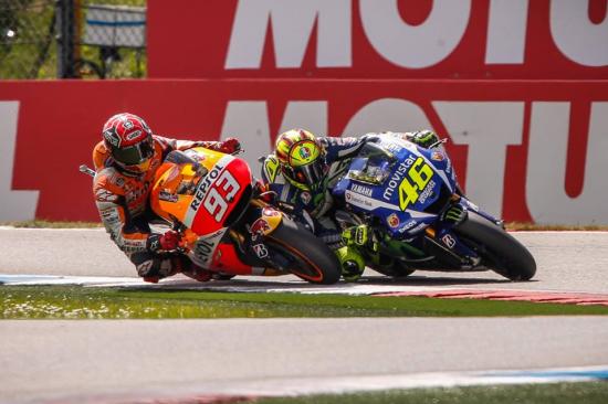 MotoGP 2015: Chiến thắng được quyết định ở góc cua cuối 4