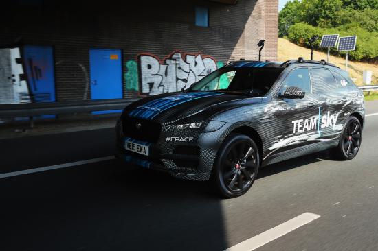 SUV đầu tiên của Jaguar tham dự Tour de France anh 3
