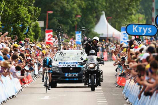 SUV đầu tiên của Jaguar tham dự Tour de France anh 1