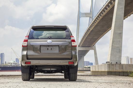 Toyota Land Cruiser Prado 2015 có giá chính thức là 2,192 tỷ đồng 14