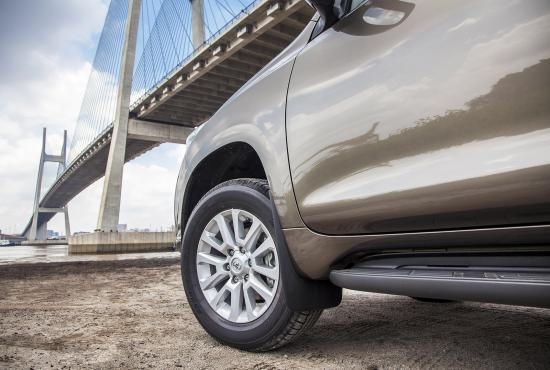 Toyota Land Cruiser Prado 2015 có giá chính thức là 2,192 tỷ đồng 9