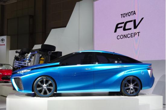 Toyota Việt Nam trưng bày FCV và Prius 2016 1 tại triển lãm ô tô Việt Nam 2015
