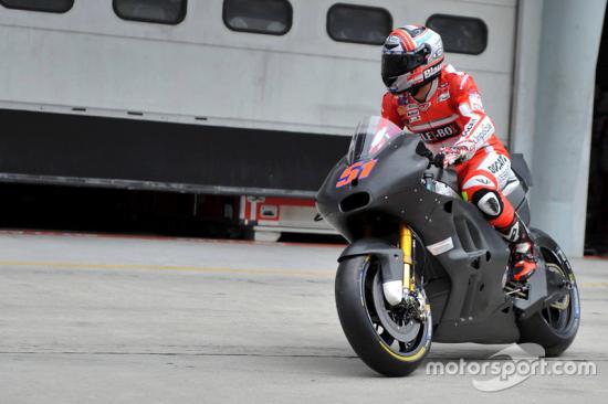 Casey Stoner bước vào đợt chạy thử đầu tiên cho Ducati