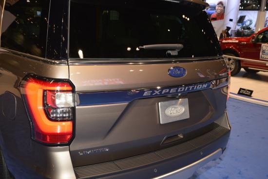 Ảnh thức tế SUV “Full-Size” Ford Expedition 2018 vừa ra mắt