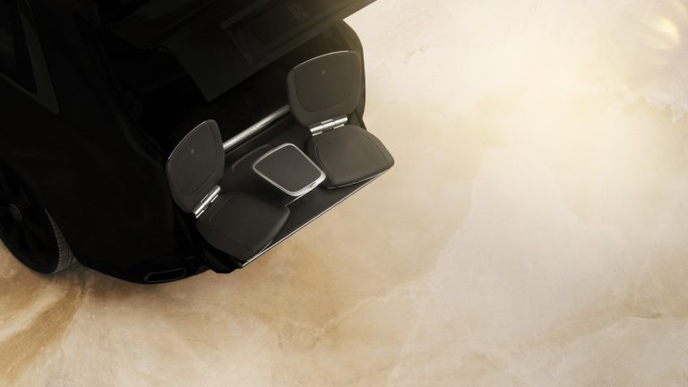 Lộ diện tính năng vô cùng “sang chảnh” của SUV Rolls-Royce Cullinan