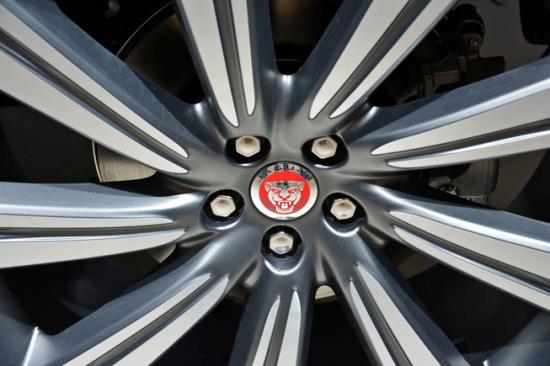 IAA 2015: Jaguar F-Pace nhiều tuỳ chọn động cơ có giá từ 42.000 USD_anh17