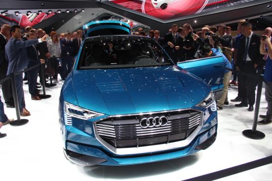 IAA 2015: Audi thách thức Tesla bằng E-tron Quattro đầy sắc sảo4